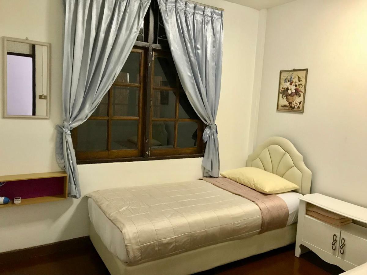 Sira'S House Hotel Bangkok Exterior photo